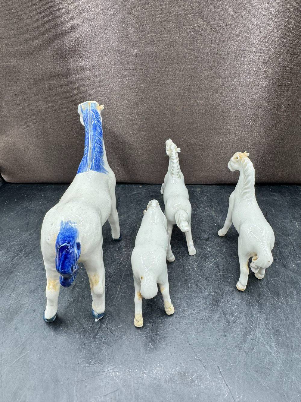 Ensemble / Lot de 4 anciens petits chevaux du bonheur (miniatures) - En porcelaine blanche - Vintage années 70/80 - Collection - Décoration – Image 7
