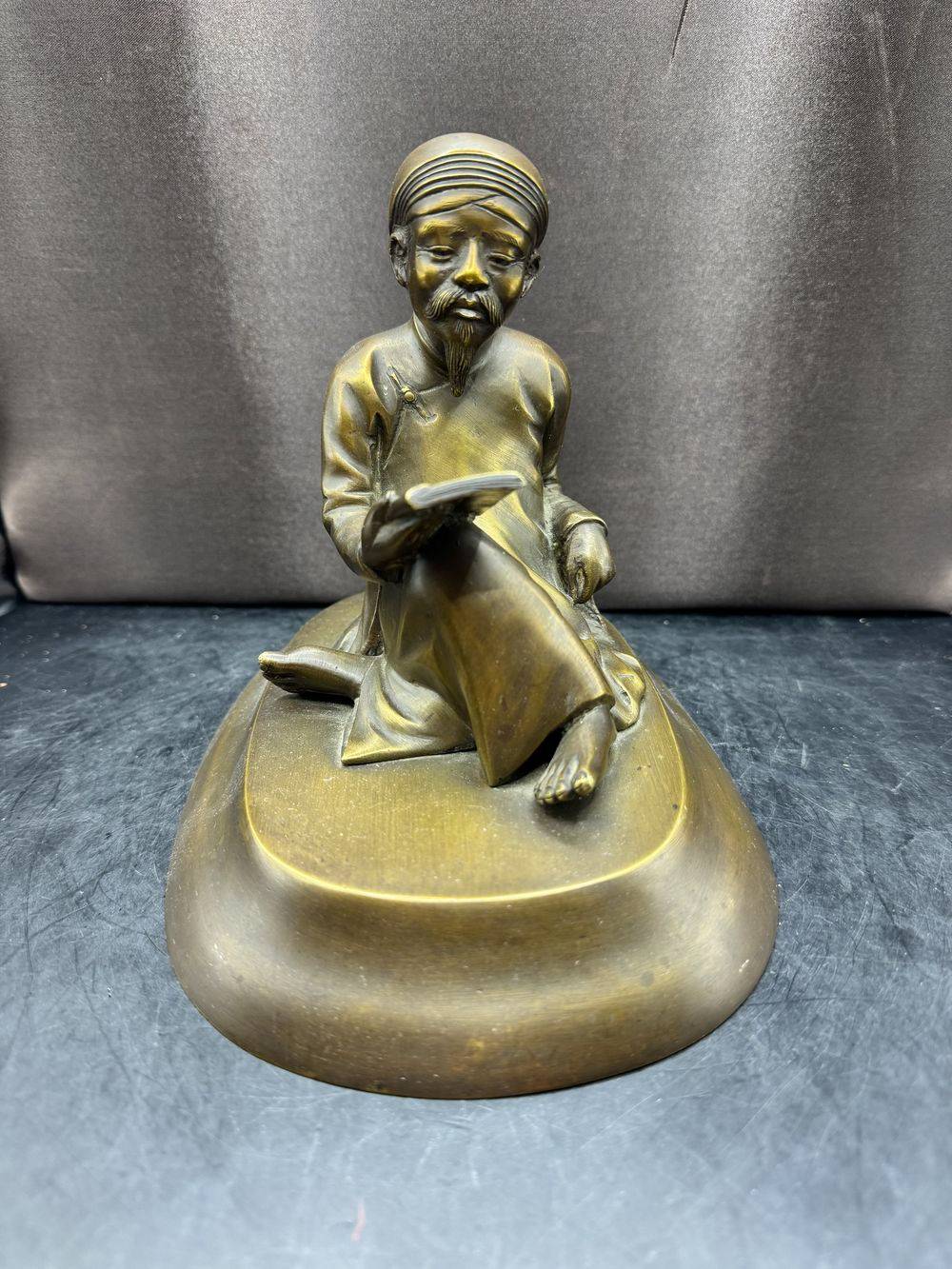 Rarissime et magnifique figurine / Statuette en bronze représentant un lecteur annamite - Indochine - Vers 1920 - Collection - Décoration – Image 3