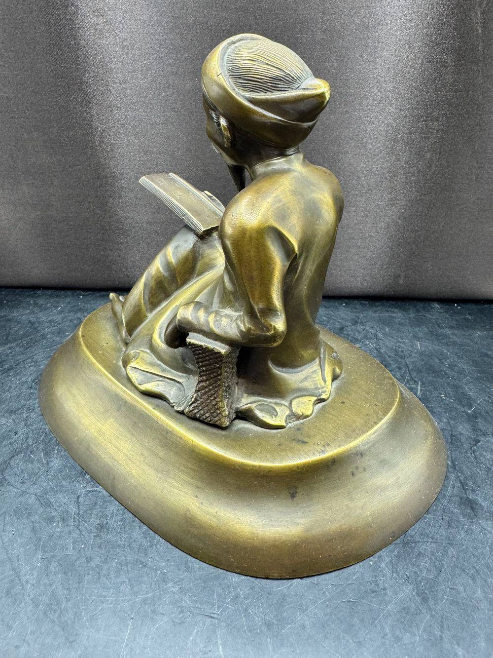 Rarissime et magnifique figurine / Statuette en bronze représentant un lecteur annamite - Indochine - Vers 1920 - Collection - Décoration – Image 5