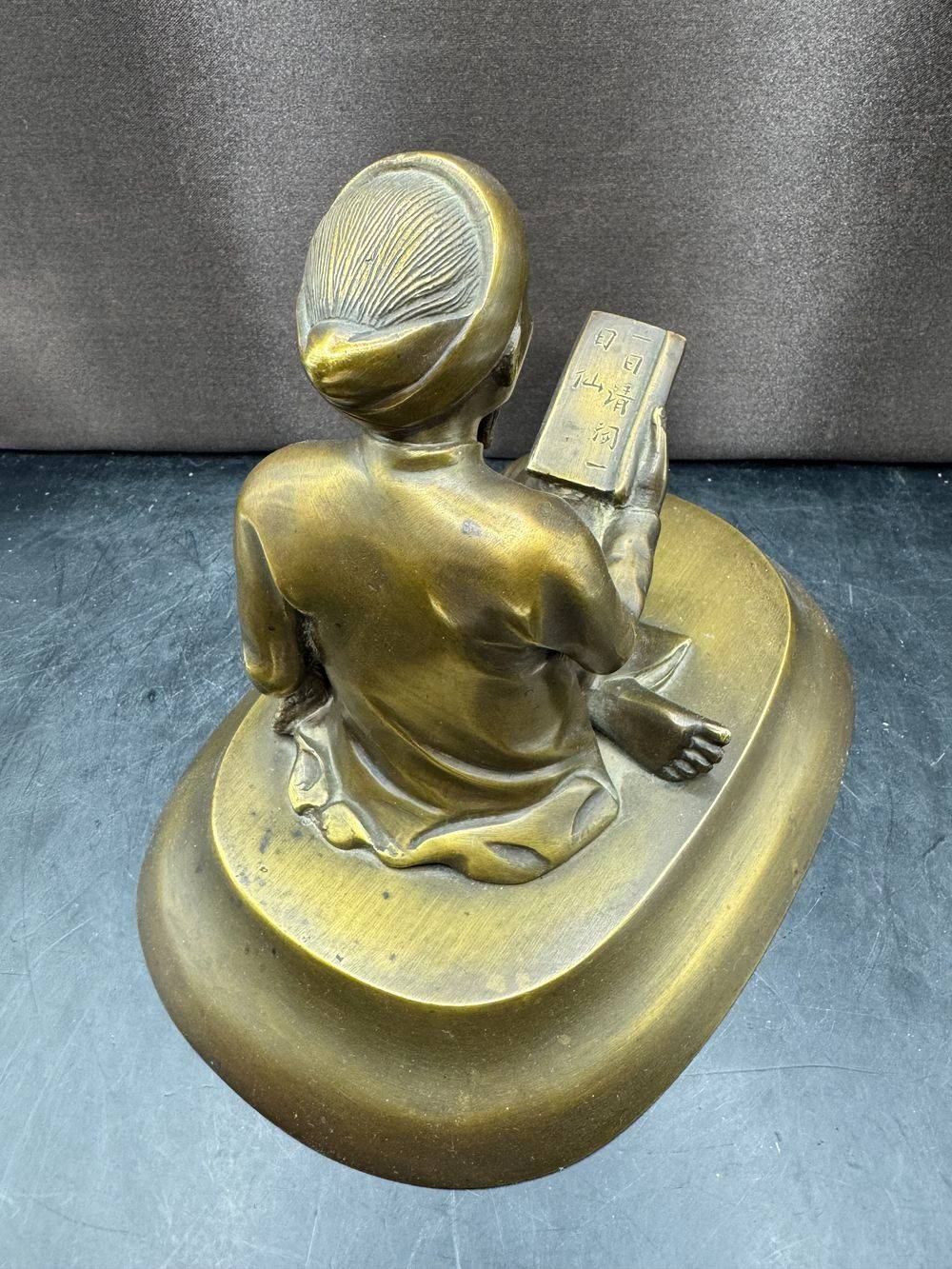 Rarissime et magnifique figurine / Statuette en bronze représentant un lecteur annamite - Indochine - Vers 1920 - Collection - Décoration – Image 6