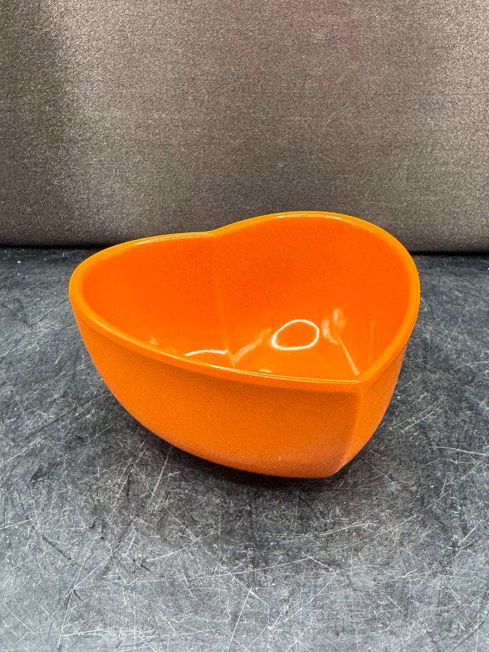 Petit bol orange en forme de cœur de la marque Zak! Designs - En mélamine résistante - Des années 1990 - Collection - Déco - Bar - Bistrot – Image 2
