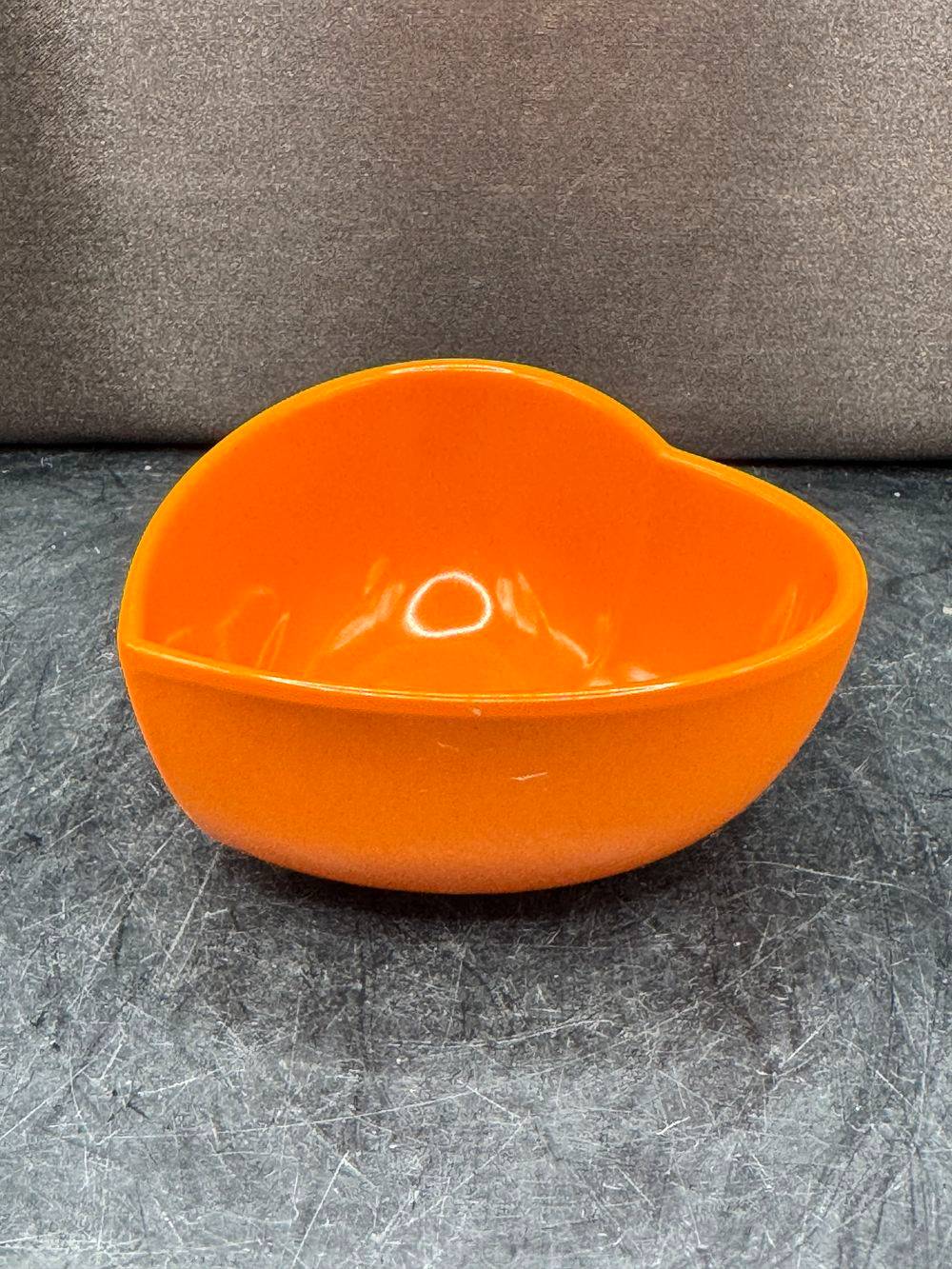 Petit bol orange en forme de cœur de la marque Zak! Designs - En mélamine résistante - Des années 1990 - Collection - Déco - Bar - Bistrot – Image 3