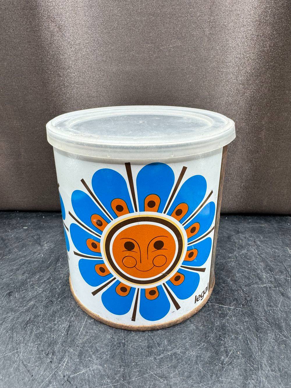 Boîte cylindrique en métal lithographié - Maison Legal - Motif de fleur-soleil stylisée design « Flower Power » des années 1970 - Déco - Collection - Vintage – Image 2