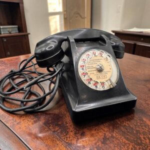 Ancien téléphone en bakélite noire - A cadran rotatif - Made in France Ericsson Colombes - Des années 1950 - Collection - Décoration - Vintage