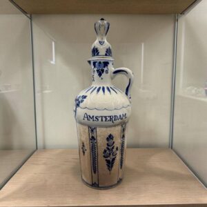 Très ancienne carafe à liqueur (ou cruche à genièvre) en faïence de Delft (bleu et blanc) - Produite en Hollande pour la célèbre distillerie amstellodamoise Erven Lucas Bols - Manufacture de Porcelaine Royal Delft - Fin 19ème - Déco - Collection