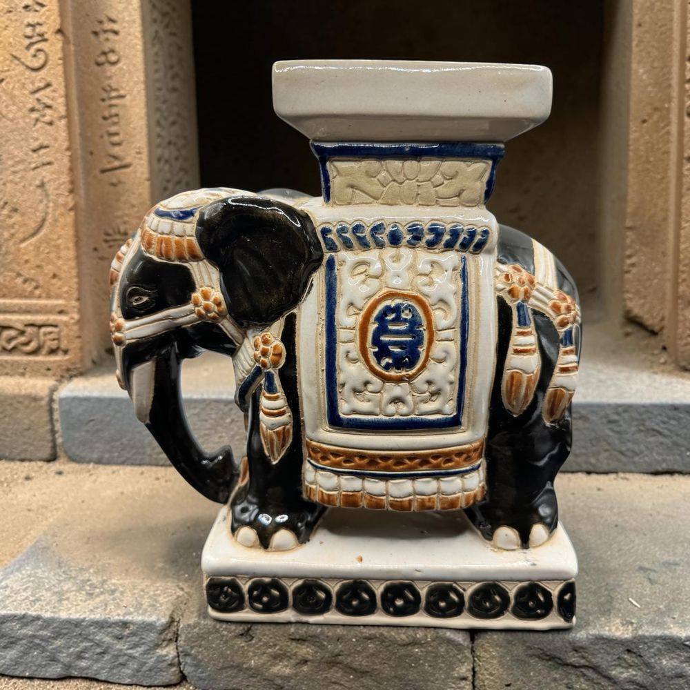 Ancienne sellette ou un support à plante en céramique émaillée représentant un éléphant - Asie - Chine - Blanc crème et marron foncé (rare) - Datant des années 70/80 - Collection - Décoration - Vintage