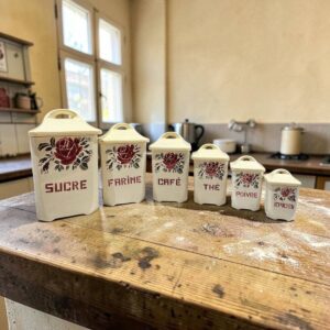 Jolie série de 6 pots à Epices avec leurs couvercles - Badonviller - France - Porcelaine - Datant du début XXème - Numérotés et estampillés - Décoration - Collection