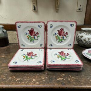 Bel ensemble / Lot de 11 assiettes à cake / dessert en faïence de Gien et peintes à la main - modèle « Lorraine » - Des années 60 - Décoration - Collection - Vintage - Art de la table