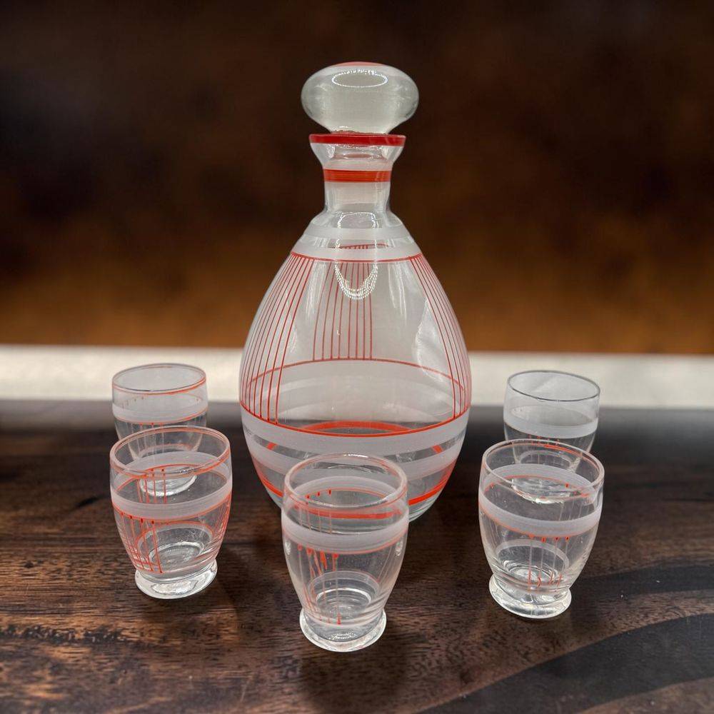 Service à liqueur en verre transparent décoré de fines lignes et d'anneaux rouges caractéristiques du style des années 1950 - Collection - Décoration