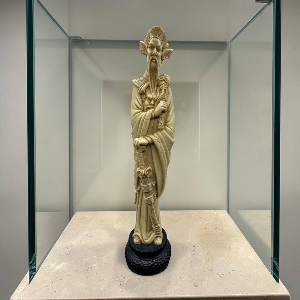 Grande statuette représentant un personnage asiatique traditionnel (chinois) - Fine reproduction en poudre d'os et en résine à patine imitation ivoire - Décoration - Collection