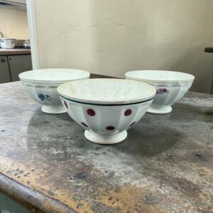 Ensemble / Lot de 3 anciens bols et tous différents - Décor floral et à points - Collection - Décoration - Vintage